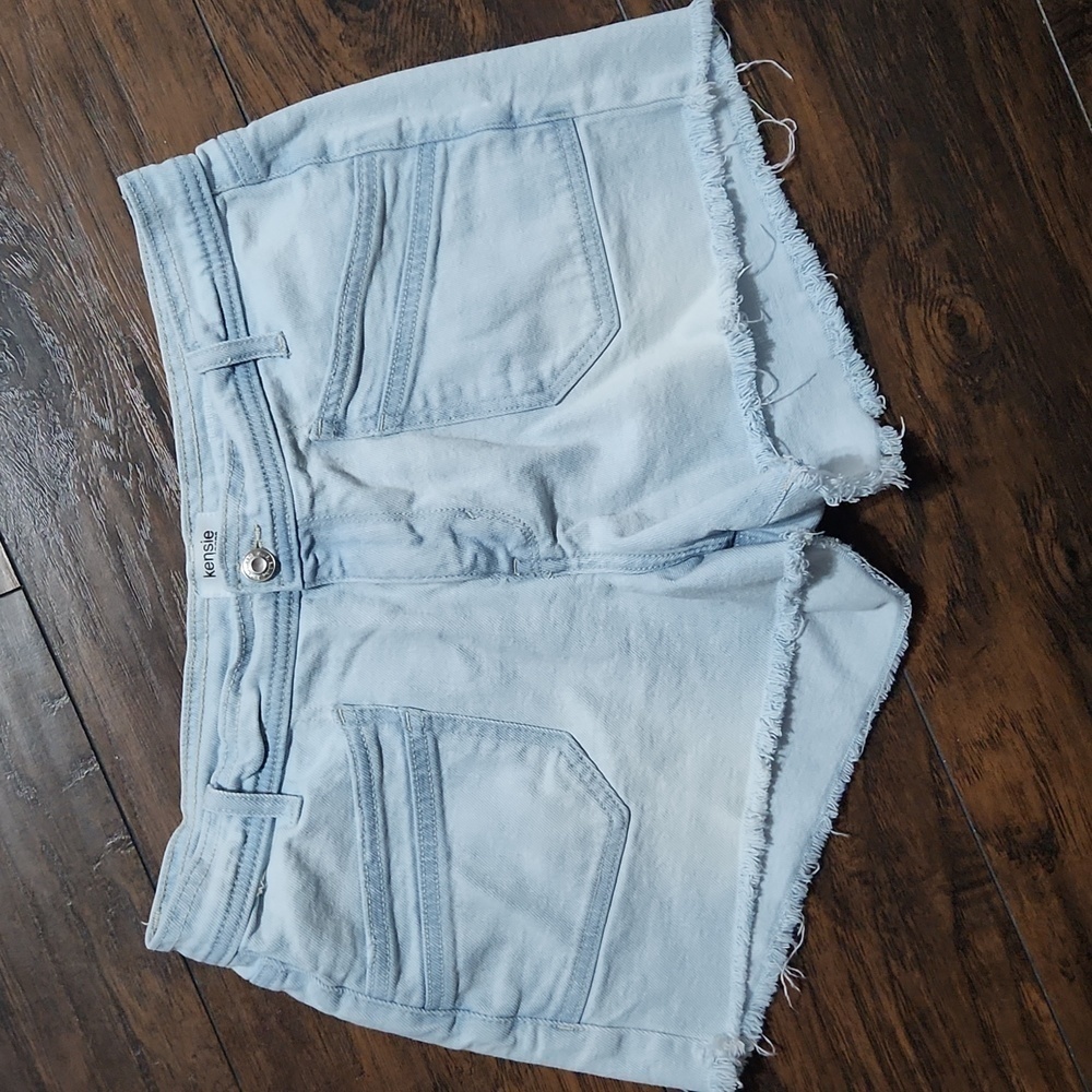 KENSIE Jeans Vintage Luxe size 6/28 jean shorts
